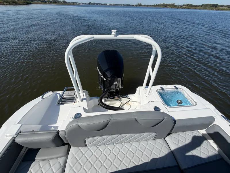Slide: The Image of NauticStar 222L OFFSHORE 2024 - 18