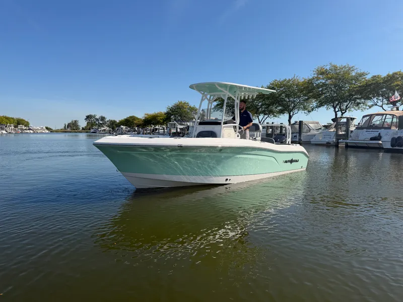 Slide: The Image of NauticStar 222L OFFSHORE 2024 - 2