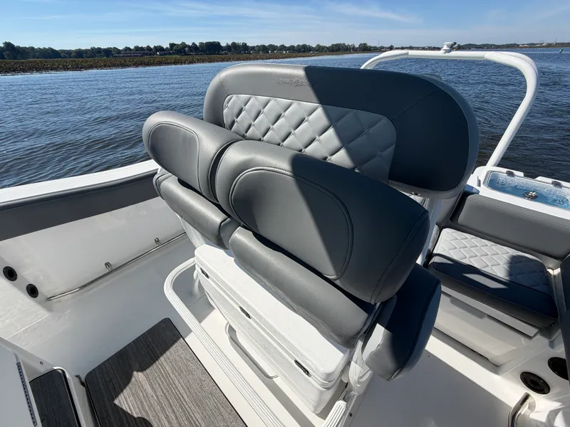 Slide: The Image of NauticStar 222L OFFSHORE 2024 - 20