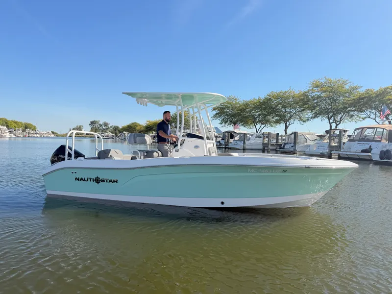 Slide: The Image of NauticStar 222L OFFSHORE 2024 - 8