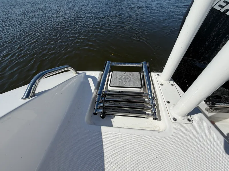 Slide: The Image of NauticStar 222L OFFSHORE 2024 - 36