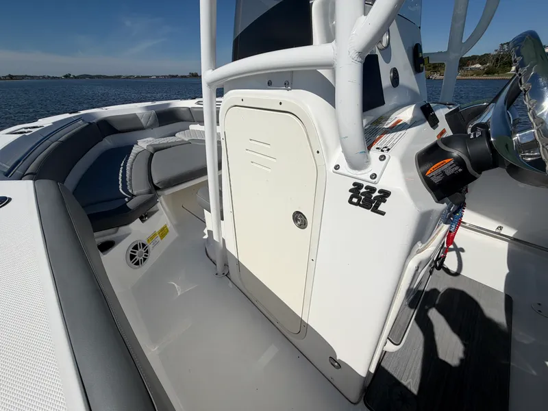 Slide: The Image of NauticStar 222L OFFSHORE 2024 - 41