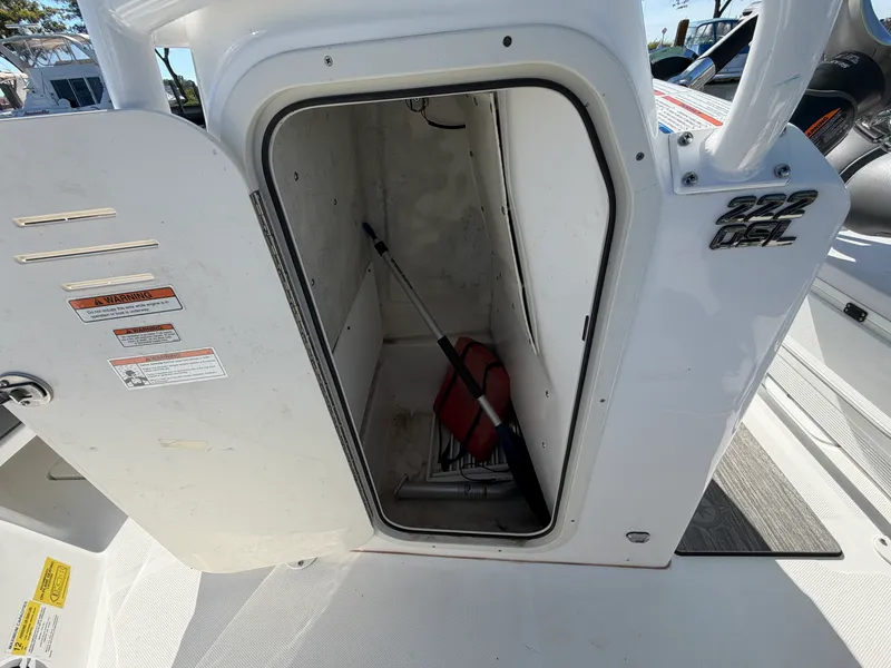 Slide: The Image of NauticStar 222L OFFSHORE 2024 - 42