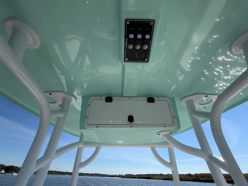 Slide: The Image of NauticStar 222L OFFSHORE 2024 - 32