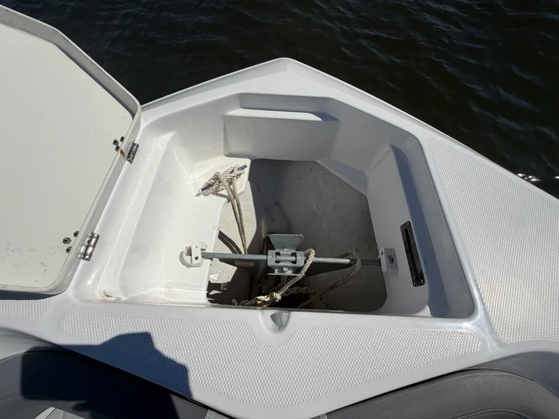 Slide: The Image of NauticStar 222L OFFSHORE 2024 - 39