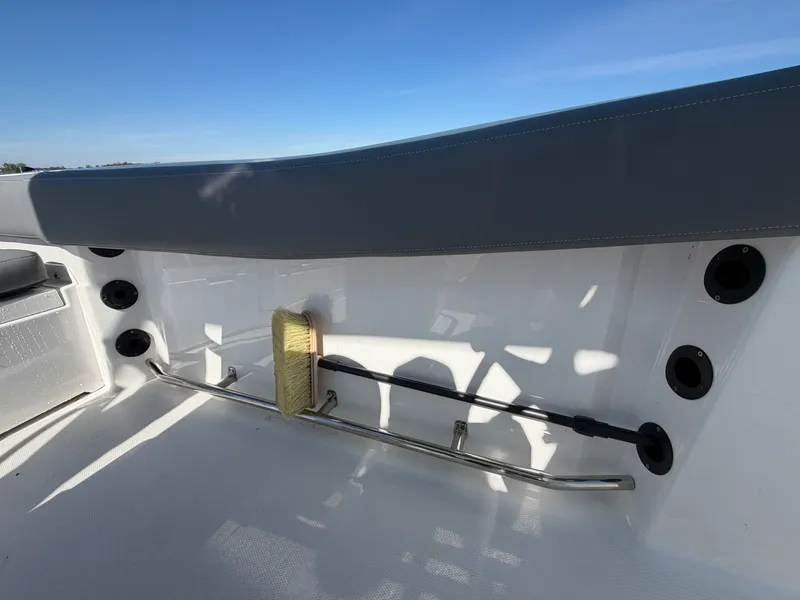 Slide: The Image of NauticStar 222L OFFSHORE 2024 - 30