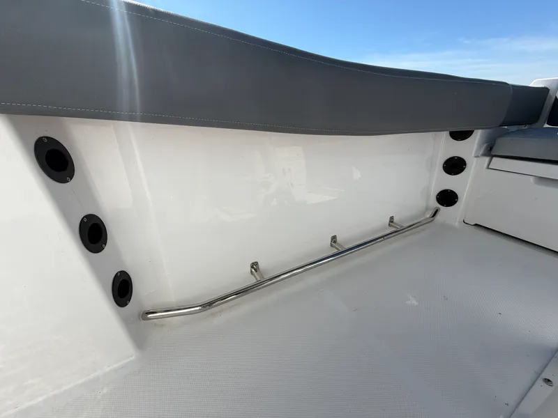 Slide: The Image of NauticStar 222L OFFSHORE 2024 - 29