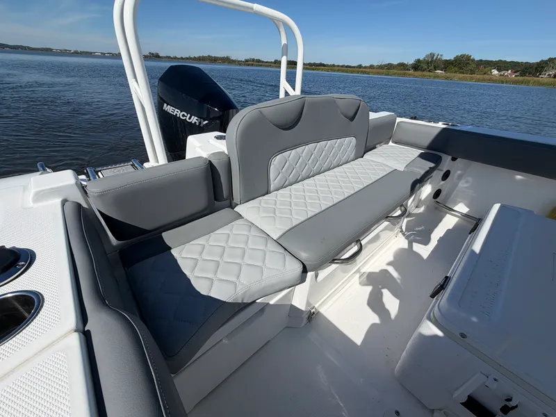 Slide: The Image of NauticStar 222L OFFSHORE 2024 - 17