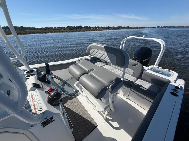 Slide: The Image of NauticStar 222L OFFSHORE 2024 - 16