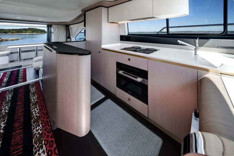 Slide: The Image of Azimut FLY 60 2024 - 44
