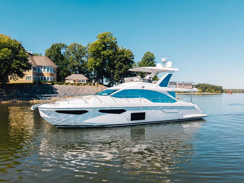 Slide: The Image of Azimut FLY 60 2024 - 63