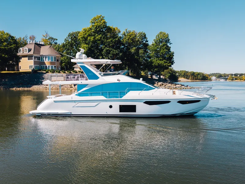 Slide: The Image of Azimut FLY 60 2024 - 68