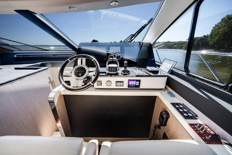 Slide: The Image of Azimut FLY 60 2024 - 46