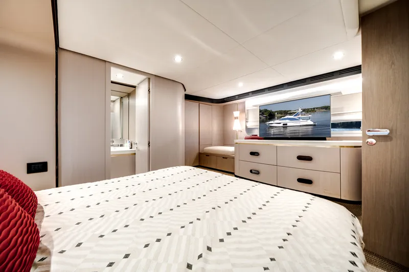 Slide: The Image of Azimut FLY 60 2024 - 32