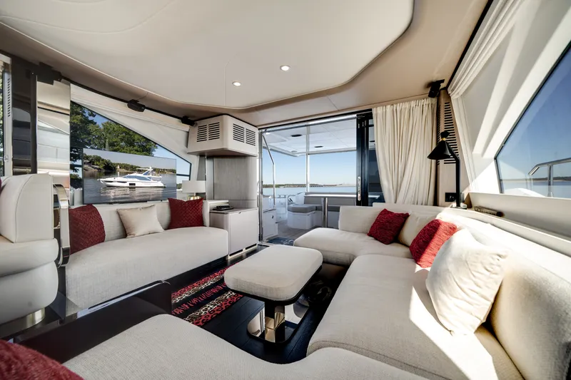 Slide: The Image of Azimut FLY 60 2024 - 39