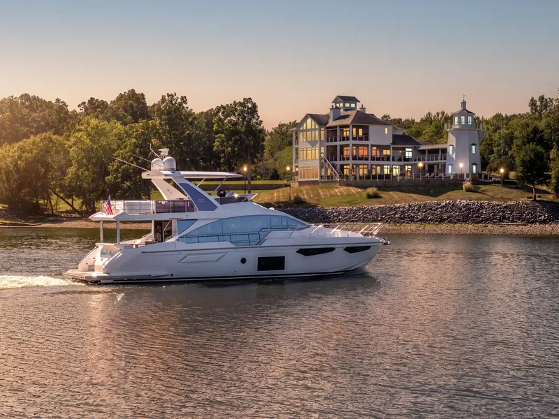 Slide: The Image of Azimut FLY 60 2024 - 4