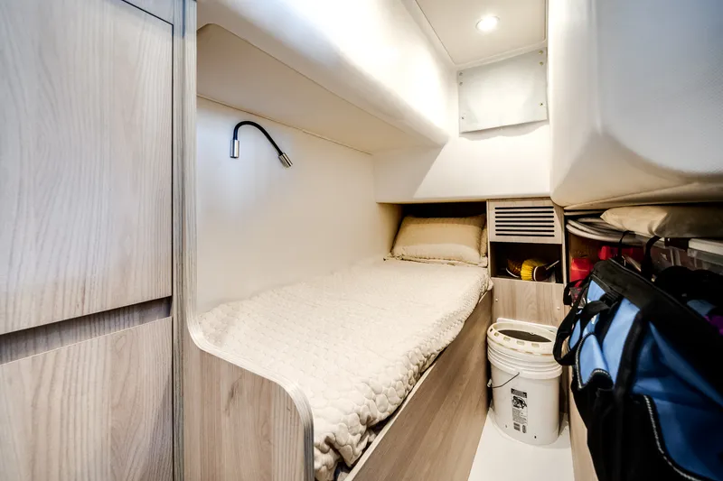 Slide: The Image of Azimut FLY 60 2024 - 11