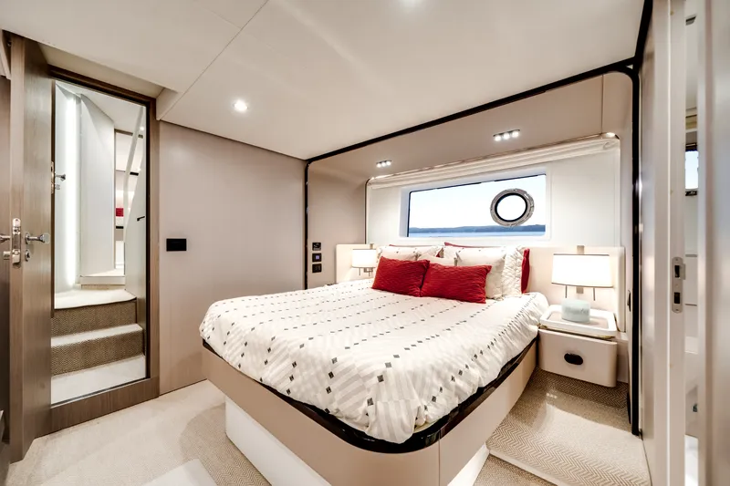 Slide: The Image of Azimut FLY 60 2024 - 31