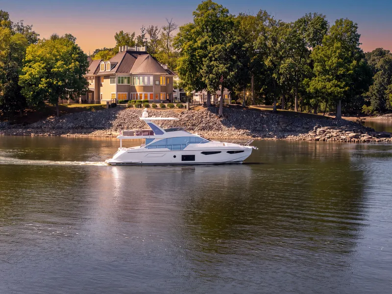 Slide: The Image of Azimut FLY 60 2024 - 3