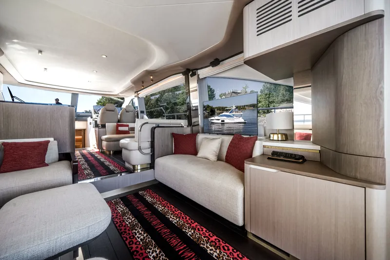 Slide: The Image of Azimut FLY 60 2024 - 38