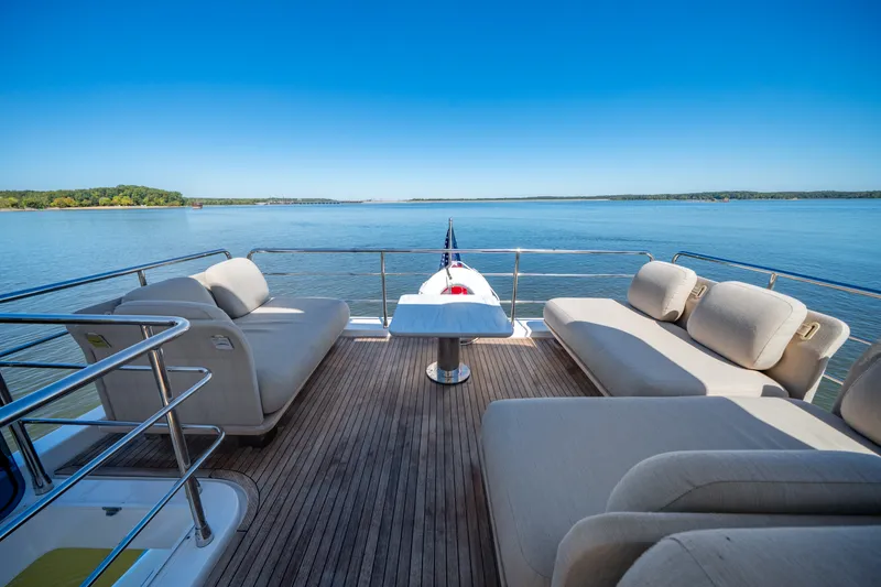 Slide: The Image of Azimut FLY 60 2024 - 54