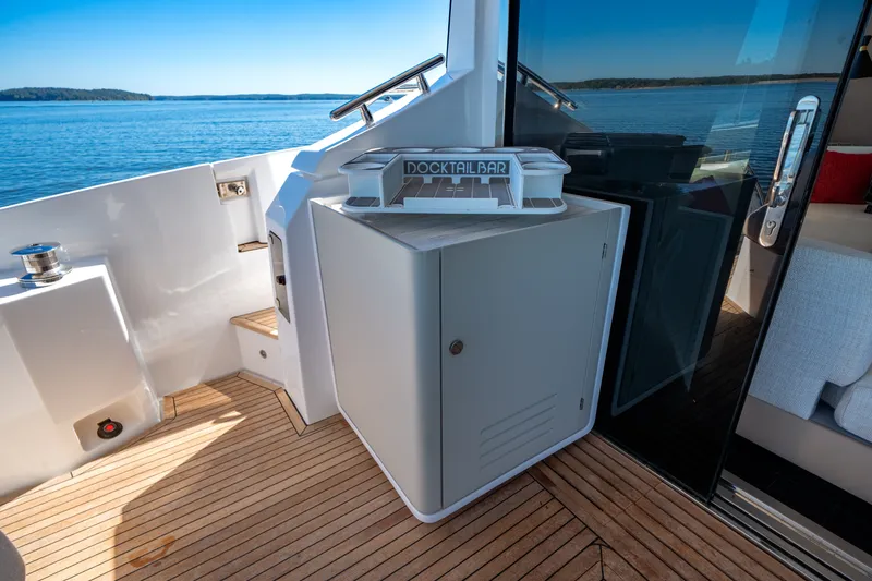 Slide: The Image of Azimut FLY 60 2024 - 50