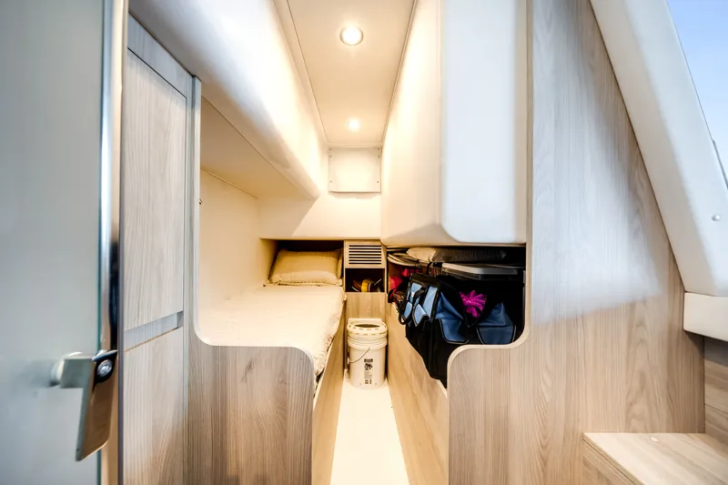 Slide: The Image of Azimut FLY 60 2024 - 15