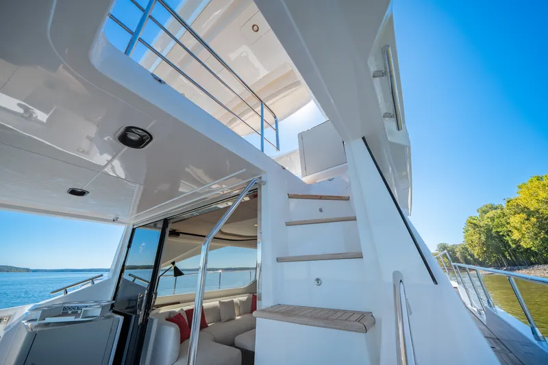 Slide: The Image of Azimut FLY 60 2024 - 53