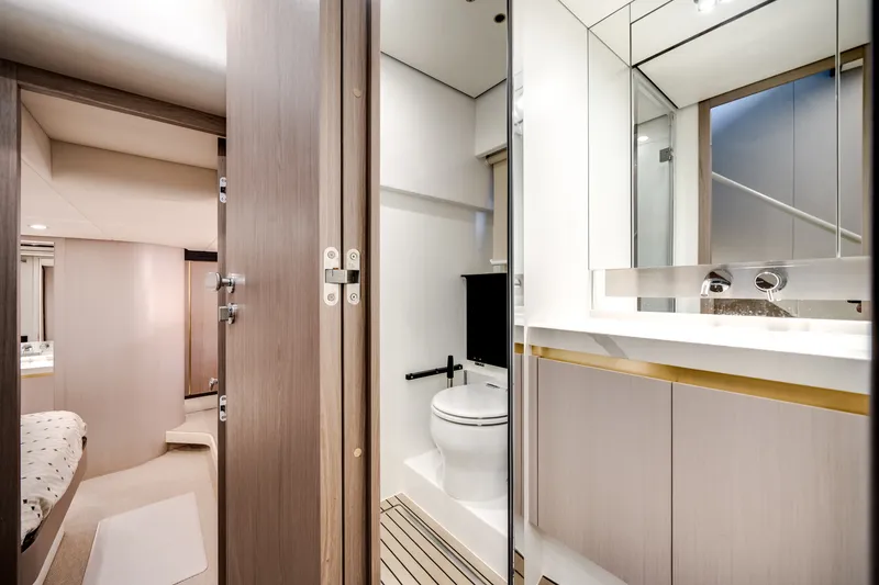 Slide: The Image of Azimut FLY 60 2024 - 26