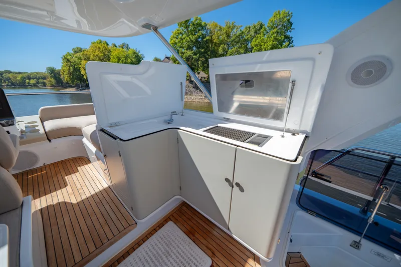 Slide: The Image of Azimut FLY 60 2024 - 58