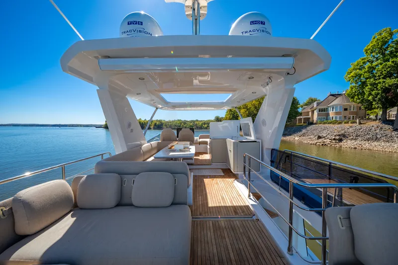 Slide: The Image of Azimut FLY 60 2024 - 55