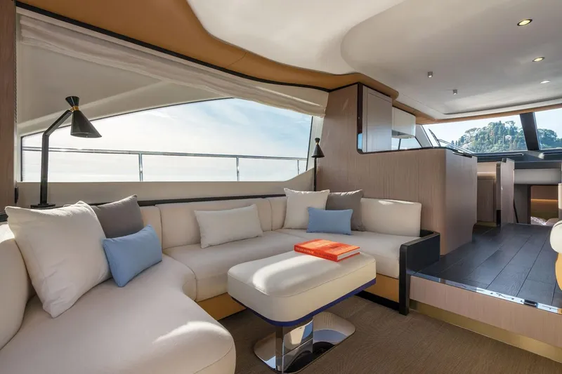 Slide: The Image of Azimut FLY 60 2024 - 10