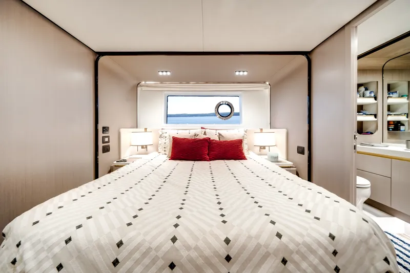 Slide: The Image of Azimut FLY 60 2024 - 30
