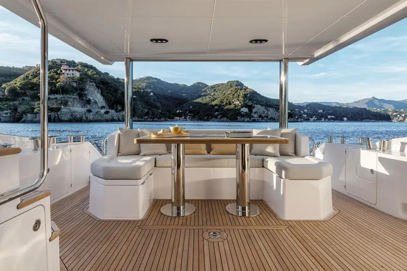 Slide: The Image of Azimut FLY 60 2024 - 8