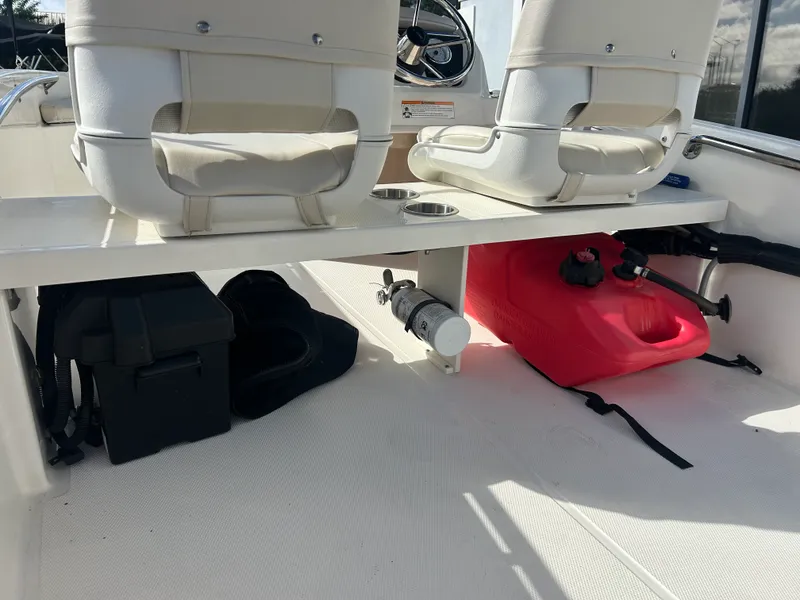 Slide: The Image of Boston Whaler 130 Super Sport 2025 - 6