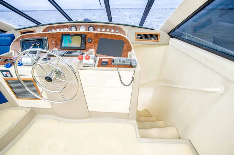 Slide: The Image of Bayliner 5288 Pilothouse Motor Yacht 1999 - 20