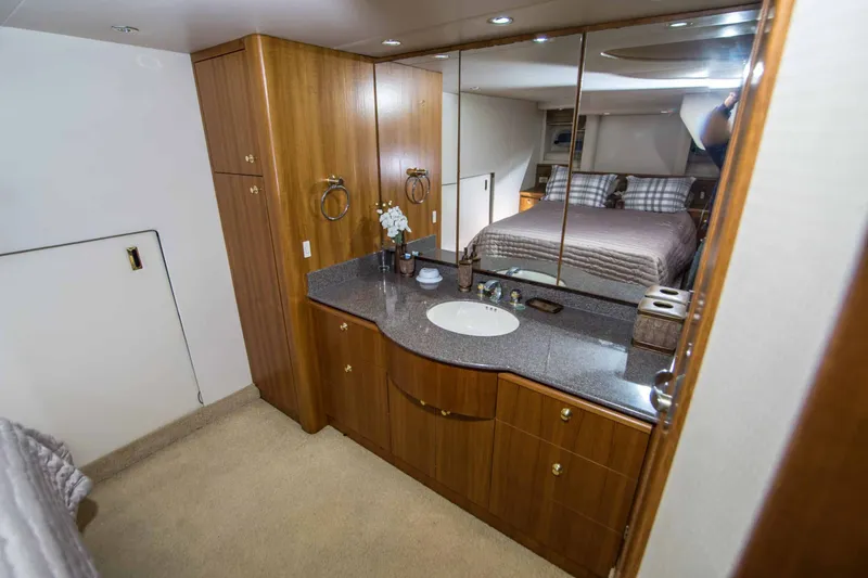 Slide: The Image of Bayliner 5288 Pilothouse Motor Yacht 1999 - 33