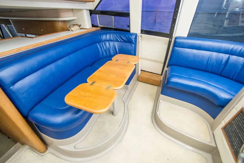 Slide: The Image of Bayliner 5288 Pilothouse Motor Yacht 1999 - 22