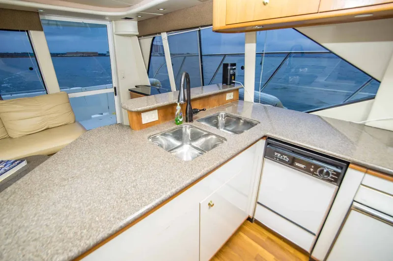 Slide: The Image of Bayliner 5288 Pilothouse Motor Yacht 1999 - 29