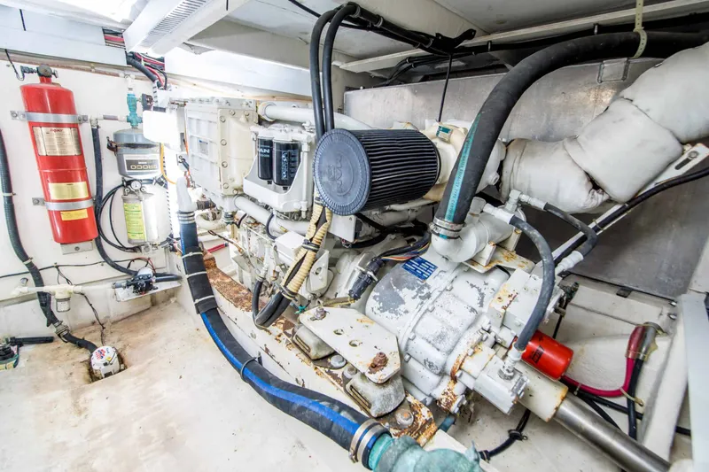 Slide: The Image of Bayliner 5288 Pilothouse Motor Yacht 1999 - 38