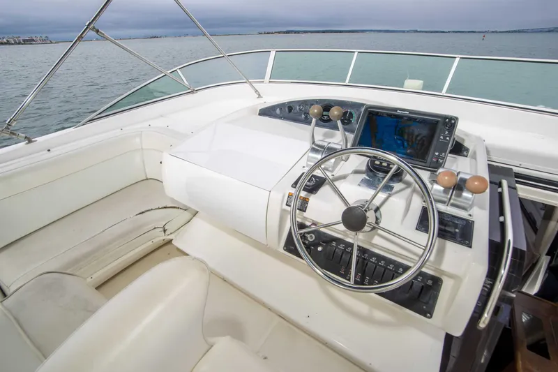 Slide: The Image of Bayliner 5288 Pilothouse Motor Yacht 1999 - 6