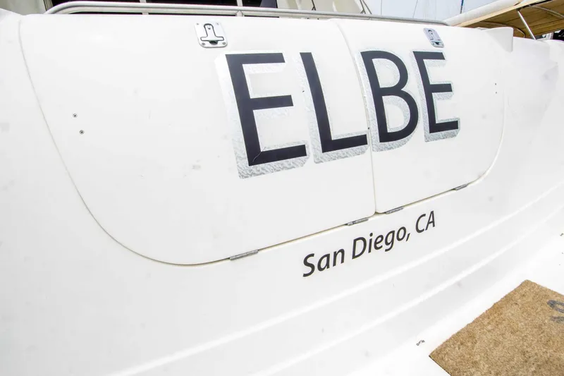 Slide: The Image of Bayliner 5288 Pilothouse Motor Yacht 1999 - 15