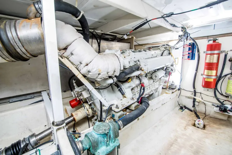 Slide: The Image of Bayliner 5288 Pilothouse Motor Yacht 1999 - 37