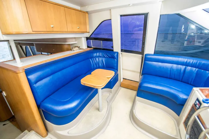 Slide: The Image of Bayliner 5288 Pilothouse Motor Yacht 1999 - 21