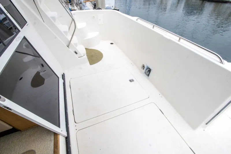 Slide: The Image of Bayliner 5288 Pilothouse Motor Yacht 1999 - 14