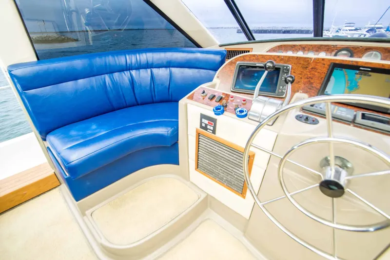 Slide: The Image of Bayliner 5288 Pilothouse Motor Yacht 1999 - 19