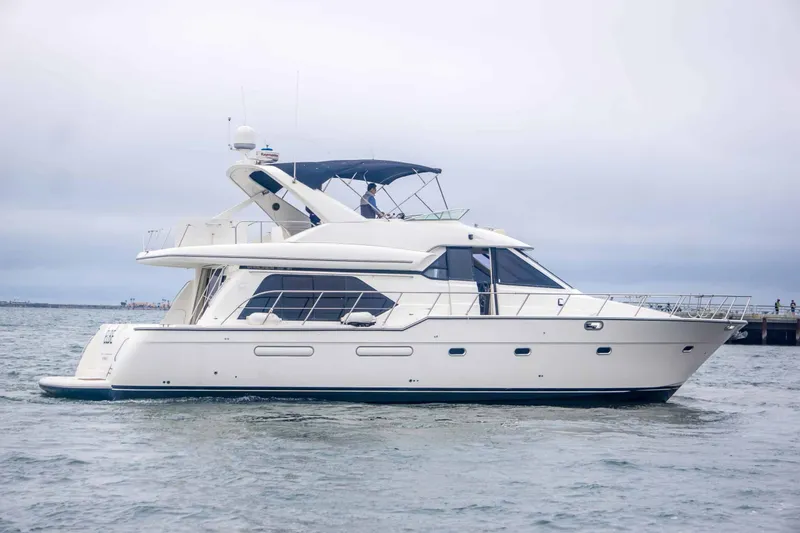 The Image of Bayliner 5288 Pilothouse Motor Yacht 1999 - 0