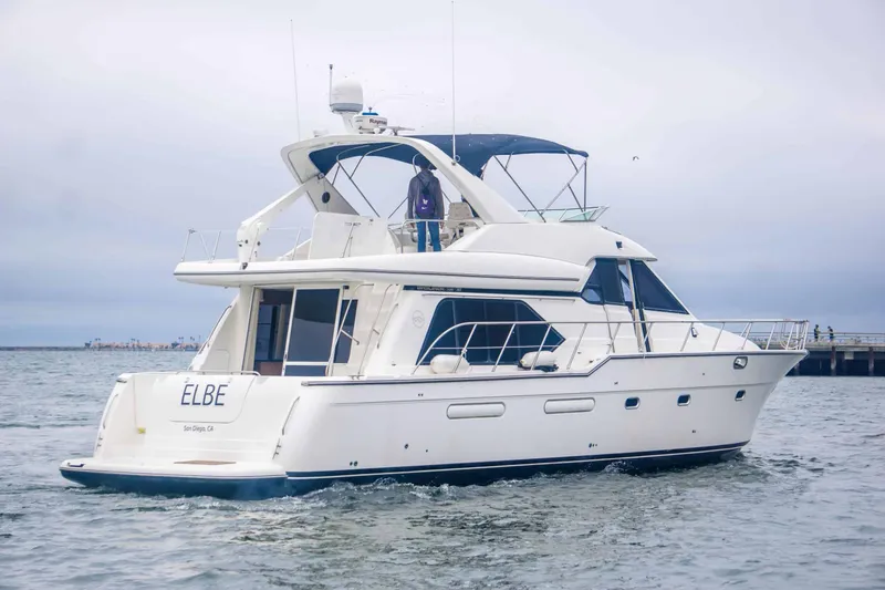 Slide: The Image of Bayliner 5288 Pilothouse Motor Yacht 1999 - 3