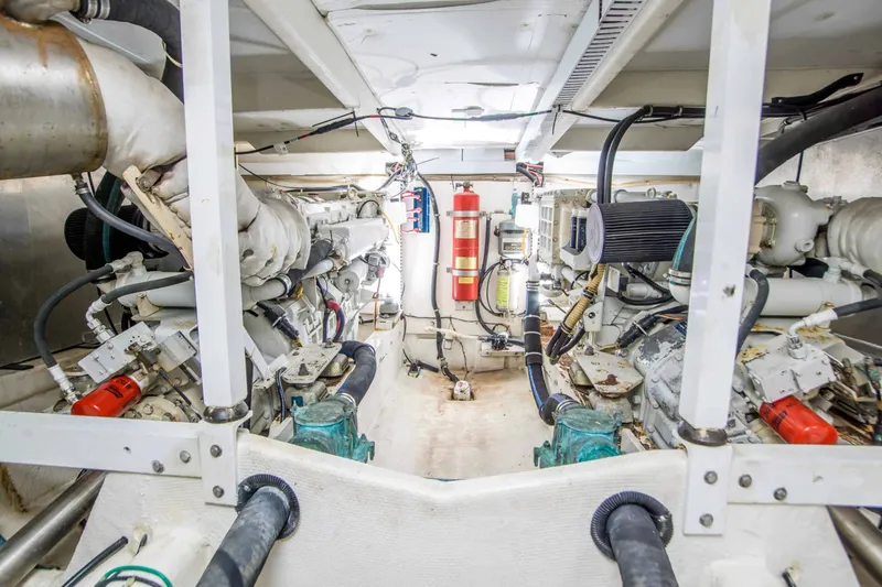 Slide: The Image of Bayliner 5288 Pilothouse Motor Yacht 1999 - 36