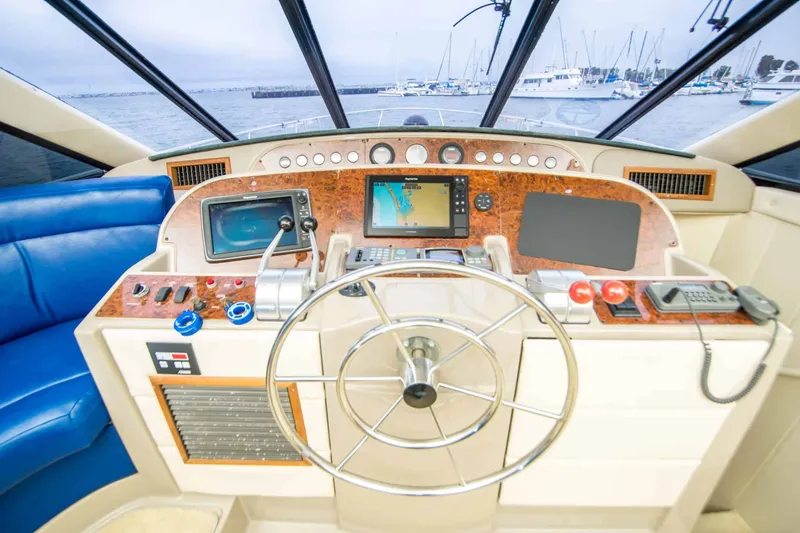 Slide: The Image of Bayliner 5288 Pilothouse Motor Yacht 1999 - 18